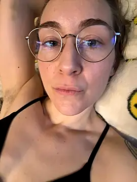 Snapshot of ketarisenup chatting on September 2025 12:00:02 AM ketarisenup online show from September 2025 12:00:02 AM