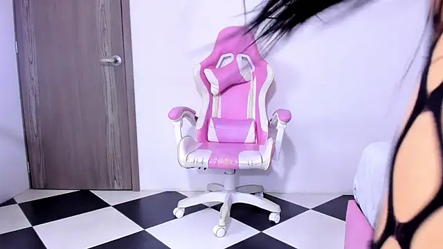 alexa pariss online show from February 2026 06:06:01 AM