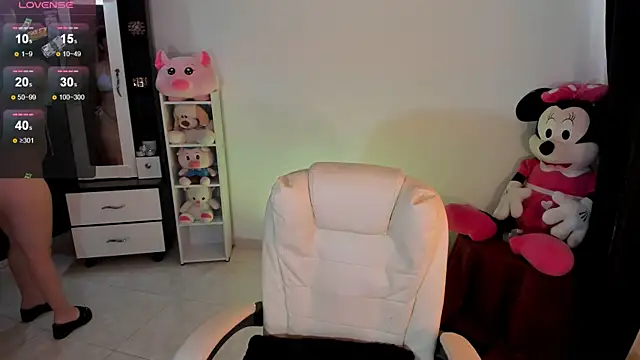 Snapshot of chloejones__ chatting on February 2025 09:11:02 PM chloejones online show from February 2025 09:11:02 PM