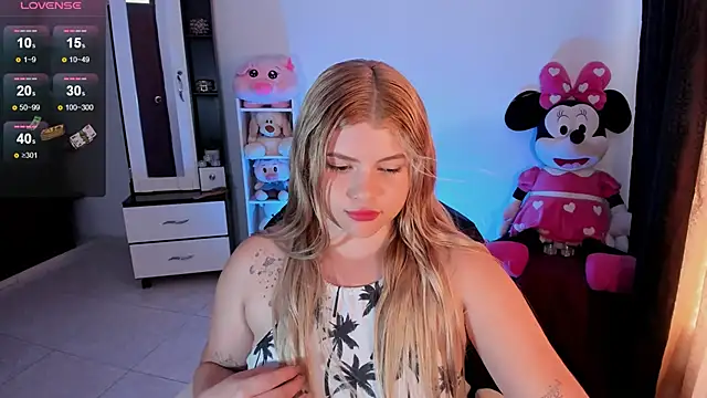 Snapshot of chloejones__ chatting on February 2025 06:53:01 PM chloejones online show from February 2025 06:53:01 PM