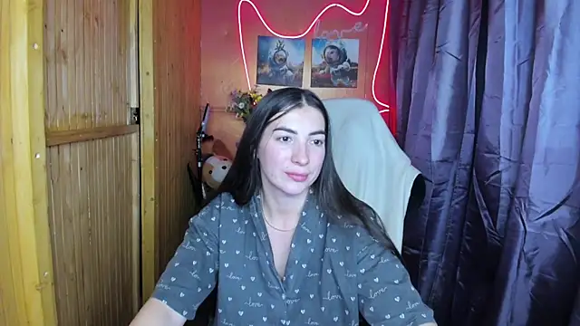 Snapshot of Fiery_Brunette_ chatting on December 2024 06:01:02 PM Fiery Brunette online show from December 2024 06:01:02 PM