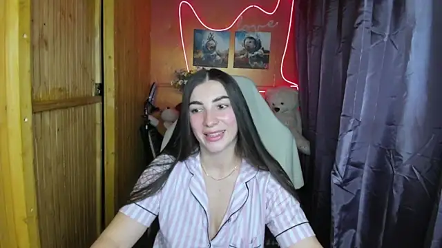 Snapshot of Fiery_Brunette_ chatting on February 2025 08:45:02 PM Fiery Brunette online show from February 2025 08:45:02 PM