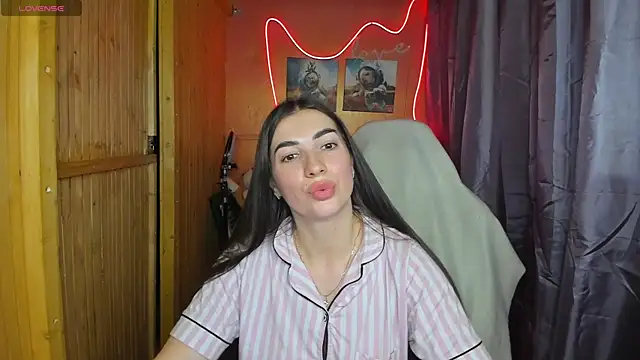 Snapshot of Fiery_Brunette_ chatting on February 2025 06:58:01 PM Fiery Brunette online show from February 2025 06:58:01 PM