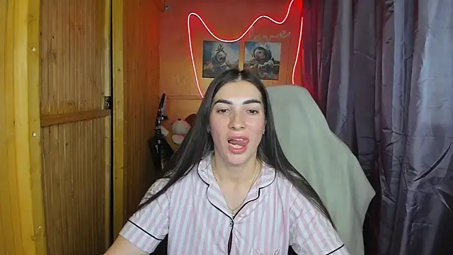 Snapshot of Fiery_Brunette_ chatting on February 2025 03:27:01 PM Fiery Brunette online show from February 2025 03:27:01 PM