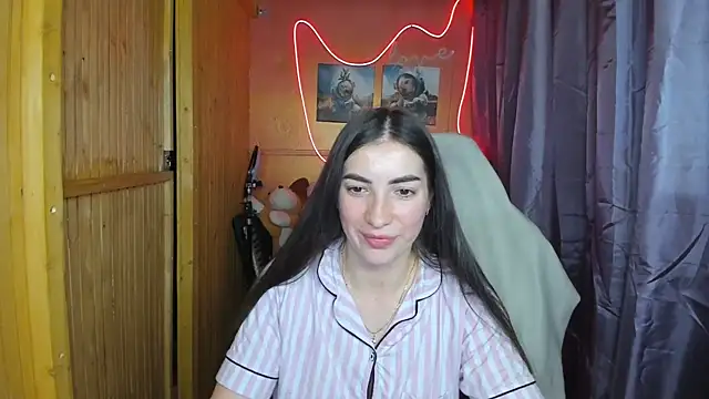 Snapshot of Fiery_Brunette_ chatting on February 2025 06:43:01 PM Fiery Brunette online show from February 2025 06:43:01 PM