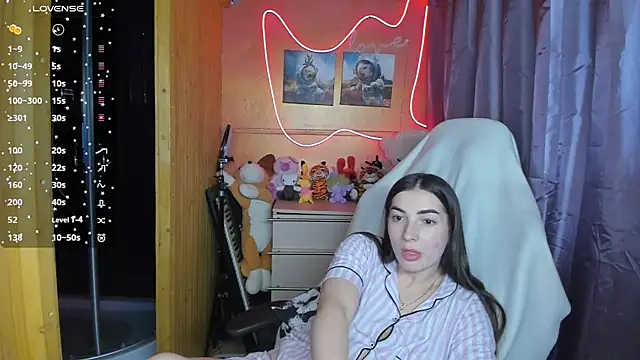 Snapshot of Fiery_Brunette_ chatting on February 2025 04:43:02 PM Fiery Brunette online show from February 2025 04:43:02 PM