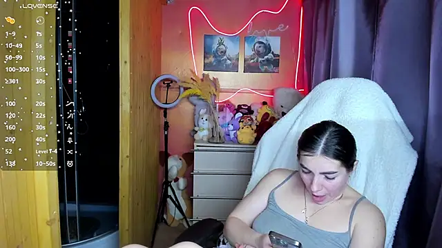 Fiery Brunette  online show from November 2025 09:11:01 AM