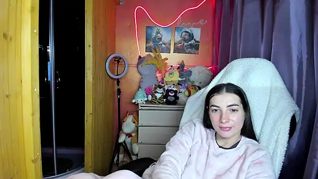 Fiery Brunette  online show from March 2026 04:40:02 AM