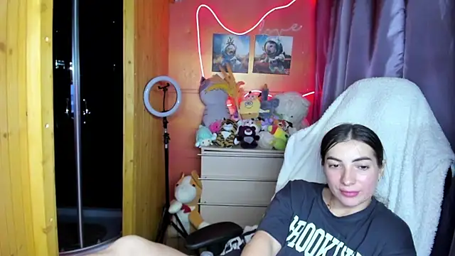 Snapshot of Fiery_Brunette_ chatting on June 2026 12:31:02 PM Fiery Brunette online show from June 2026 12:31:02 PM