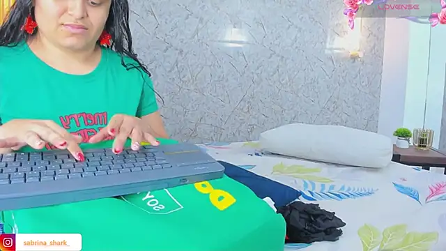 sabrina shark  online show from December 2025 02:42:01 AM