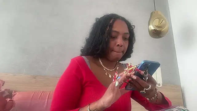 ChocolateCakeQueen online show from April 2026 06:16:01 PM