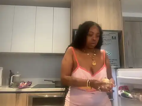 ChocolateCakeQueen online show from April 2026 10:43:02 PM