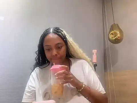 Snapshot of ChocolateCakeQueen chatting on July 2026 01:54:01 AM ChocolateCakeQueen online show from July 2026 01:54:01 AM