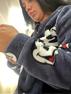 hannahb-e online show from November 2025 06:52:01 PM