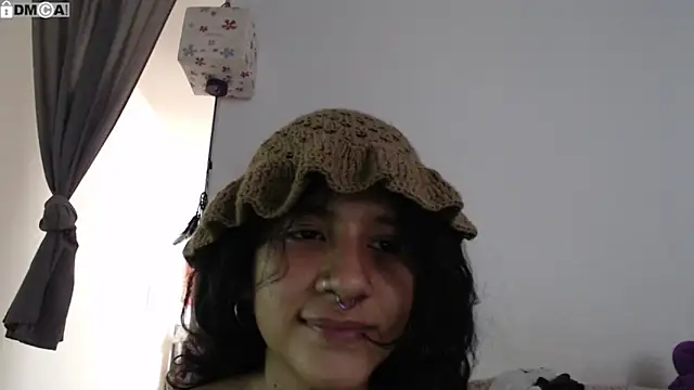 Snapshot of AlinaWoolf_ chatting on February 2026 02:40:02 PM AlinaWoolf online show from February 2026 02:40:02 PM