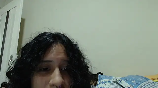 Snapshot of AlinaWoolf_ chatting on April 2026 02:06:01 AM AlinaWoolf online show from April 2026 02:06:01 AM