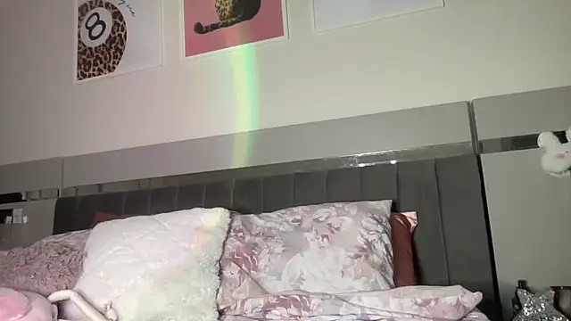 petitebeauty online show from April 2026 09:01:01 PM