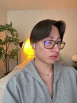 SrLuis18 online show from September 2025 10:21:02 PM