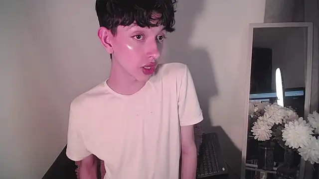 lyamthommpson online show from February 2025 07:15:01 AM