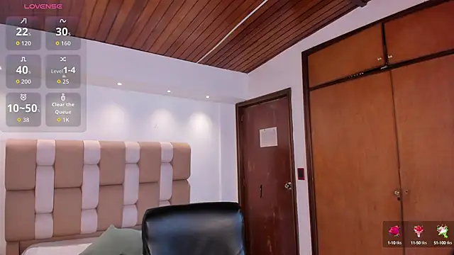 victoria mooree online show from October 2025 04:48:02 PM