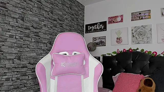 olivia22love online show from February 2025 03:08:01 PM