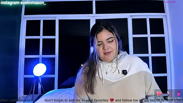 Snapshot of EVELIN_MASON chatting on April 2026 01:42:02 AM EVELIN MASON online show from April 2026 01:42:02 AM
