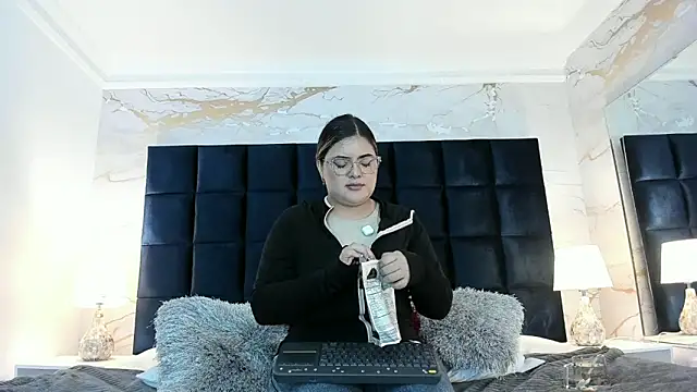 Snapshot of EVELIN_MASON chatting on April 2026 07:55:02 PM EVELIN MASON online show from April 2026 07:55:02 PM