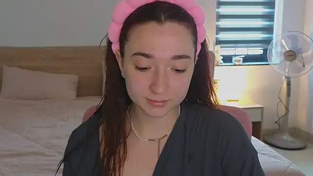 YasmineWest online show from April 2026 12:30:01 AM