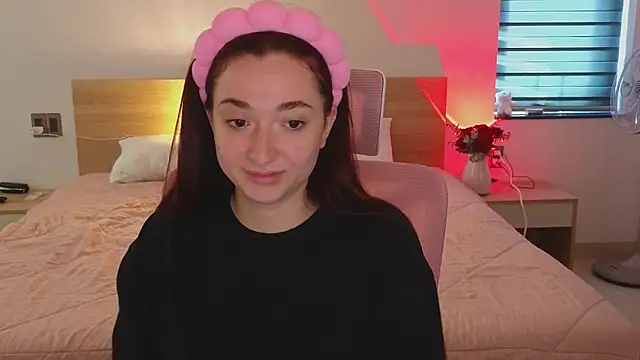 YasmineWest online show from April 2026 07:00:01 AM