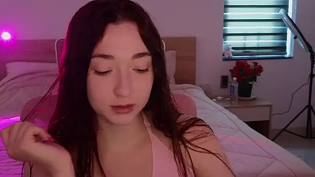 Snapshot of YasmineWest chatting on May 2026 04:50:01 AM YasmineWest online show from May 2026 04:50:01 AM