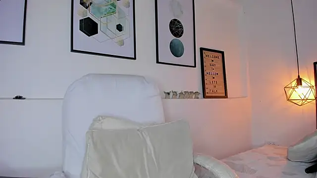 Snapshot of amysc chatting on October 2025 01:45:02 PM amysc online show from October 2025 01:45:02 PM