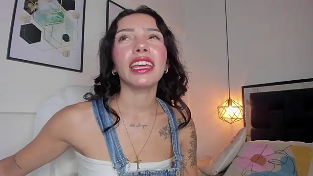 Snapshot of amysc chatting on November 2025 01:43:01 PM amysc online show from November 2025 01:43:01 PM