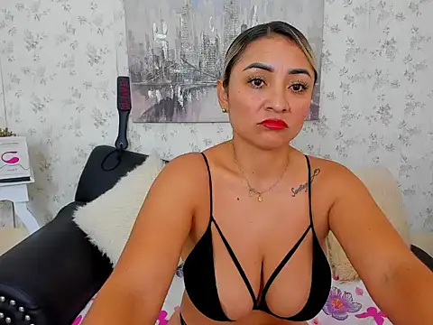 Snapshot of milf_bigass_ chatting on February 2026 12:37:02 PM milf bigass online show from February 2026 12:37:02 PM