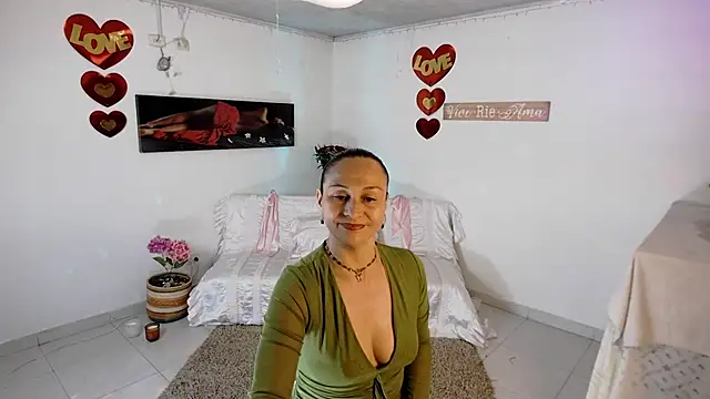 lollita 23  online show from April 2026 08:34:02 PM