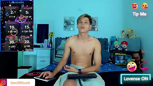 Liamscott  online show from November 2025 08:35:02 PM