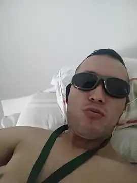 Snapshot of Yeye25199 chatting on February 2025 09:32:02 AM Yeye25199 online show from February 2025 09:32:02 AM