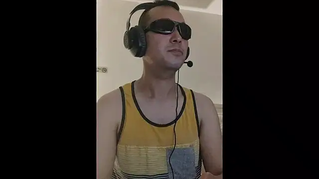 Snapshot of Yeye25199 chatting on March 2025 09:42:01 AM Yeye25199 online show from March 2025 09:42:01 AM