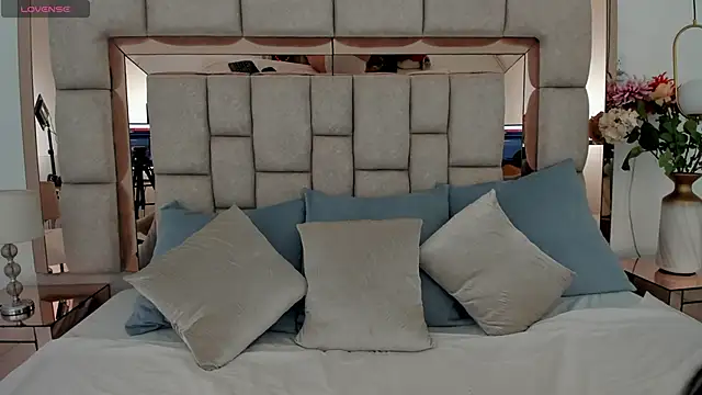 emma castilloo online show from November 2025 10:01:02 PM