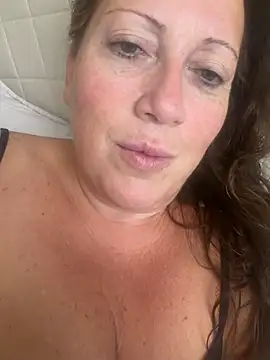Snapshot of xsexycurvymilf chatting on July 2026 06:34:02 AM xsexycurvymilf online show from July 2026 06:34:02 AM