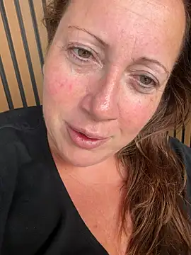 Snapshot of xsexycurvymilf chatting on August 2026 06:45:01 AM xsexycurvymilf online show from August 2026 06:45:01 AM