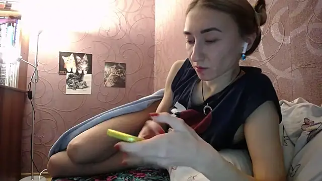 Snapshot of Fire__Foxx chatting on December 2024 10:50:02 AM Fire Foxx online show from December 2024 10:50:02 AM