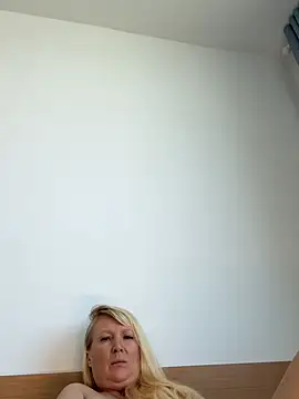 Snapshot of EmmaInLove23 chatting on February 2026 05:30:02 AM EmmaInLove23 online show from February 2026 05:30:02 AM