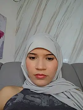 Snapshot of hanaa_18 chatting on April 2026 09:39:01 PM hanaa 18 online show from April 2026 09:39:01 PM