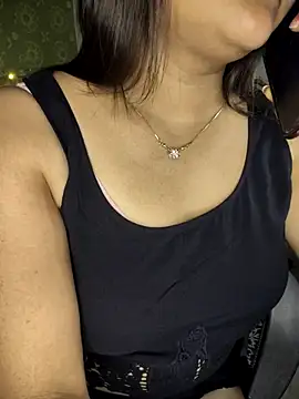 Snapshot of _Redwine_ chatting on March 2025 09:13:01 AM Redwine online show from March 2025 09:13:01 AM