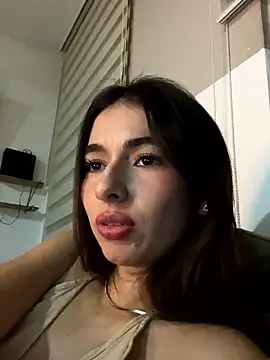 Coralinee 01 online show from June 2026 01:28:02 AM