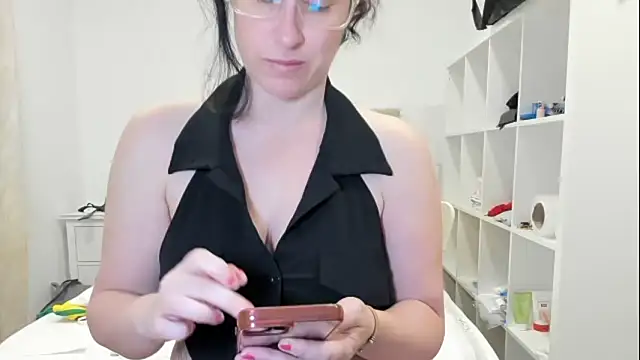 emmita69  online show from January 2026 10:46:02 PM