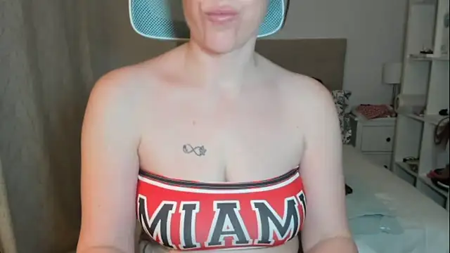 Snapshot of emmita69_ chatting on April 2026 02:26:02 AM emmita69 online show from April 2026 02:26:02 AM