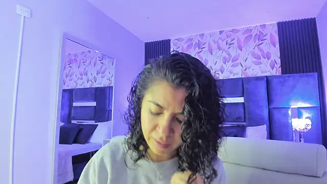 Amareto  online show from December 2025 12:25:01 PM