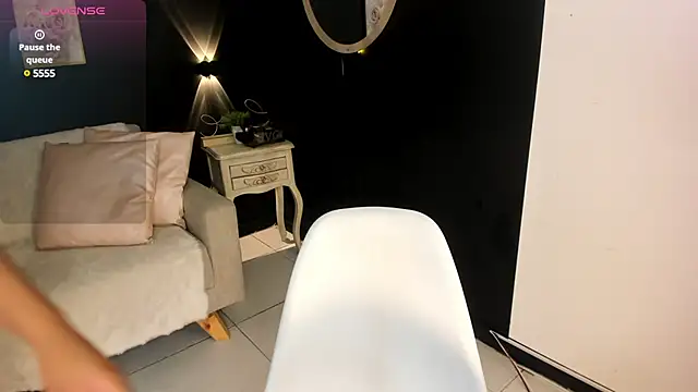 charlotte es online show from December 2024 08:33:02 PM