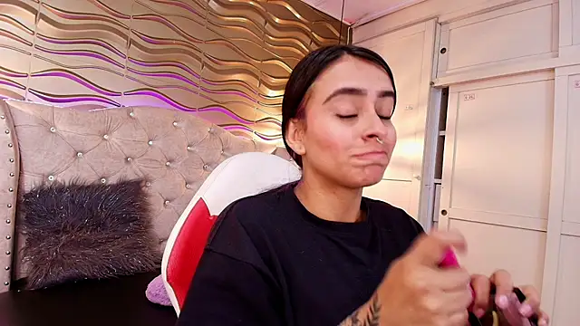 Andreita Jones online show from December 2025 12:03:02 PM